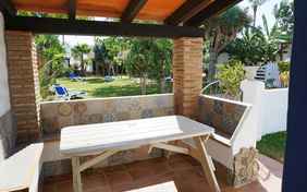 Haus 1: Terrasse und Garten mit eigenem Grillplatz